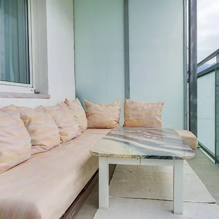 Apartment With Comfy Balcony