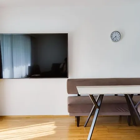 Apartment With Comfy Balcony